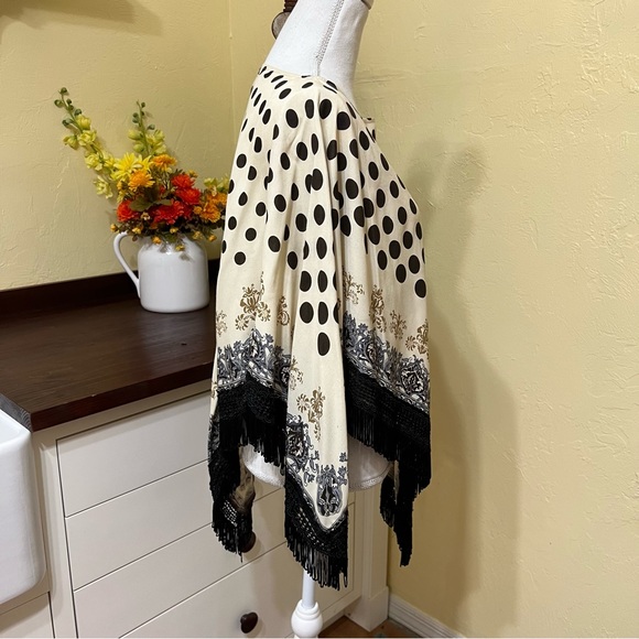 Rampage Stylish Pancho with fringe - Picture 2 of 5